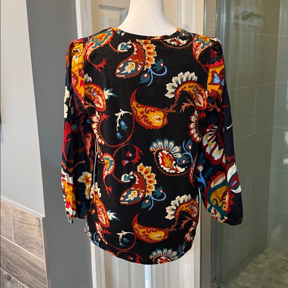 Chico's Woman's Paisley Puff Sleeve Tee Top Long Sleeve Size 0 Small NWT - Picture 5 of 11